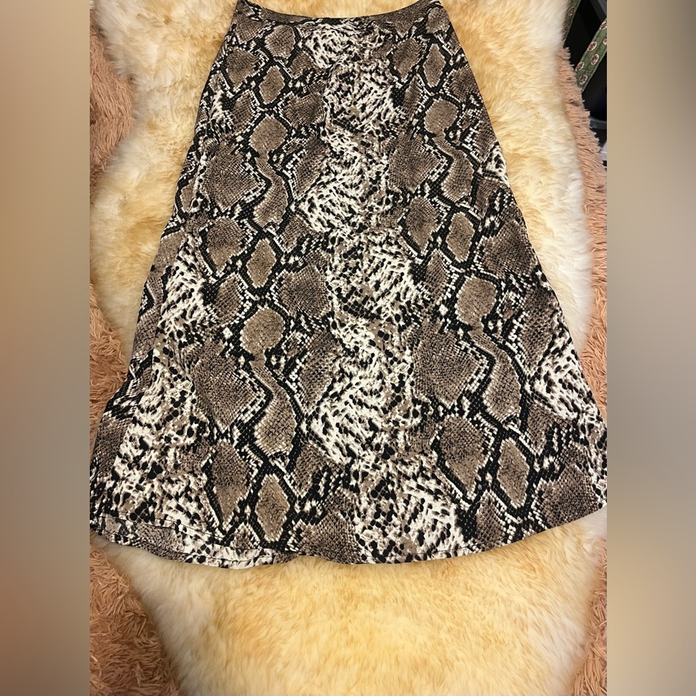 New With Tags - KLd Snake Skin Midi Skirt – Size Small‎